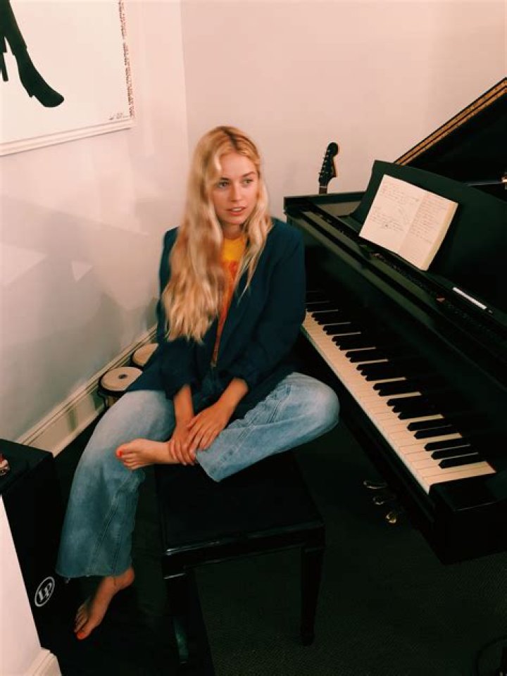 Cassie Hudson – Celeb Secrets