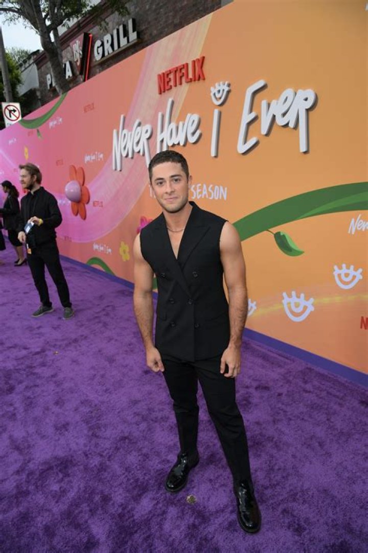 Jaren Lewison | Ben Gross, Never Have I Ever, Age, Hallmark Channel, Away And Back, Siblings, Parents, Father Mother, Career, Relationship, Instagram, Wiki, Bio, Wikipedia