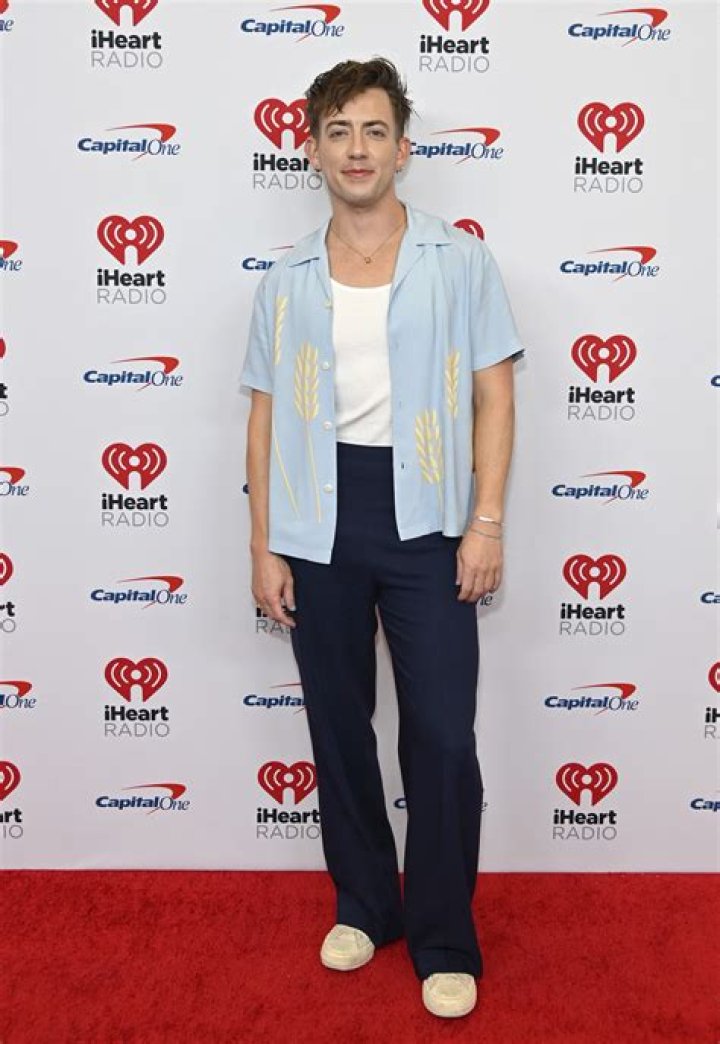 Kevin McHale & Jenna Ushkowitz Talk Glee & Podcast Revival (Exclusive) – Celeb Secrets