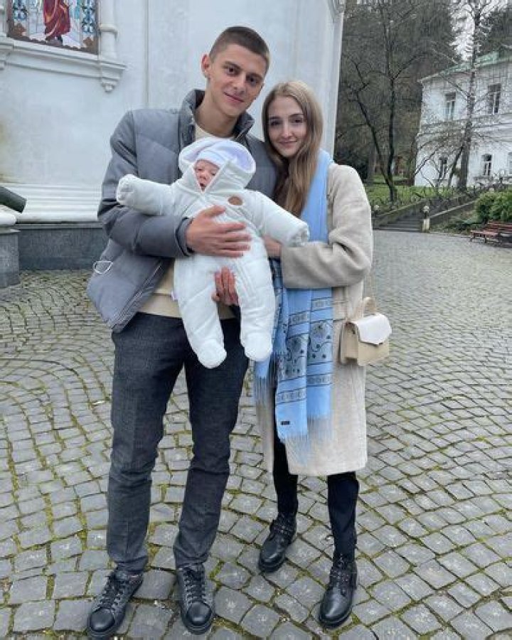 Ukrainian Footballer Vitaliy Mykolenko Contract and Salary; Who is Vitalii's Wife?
